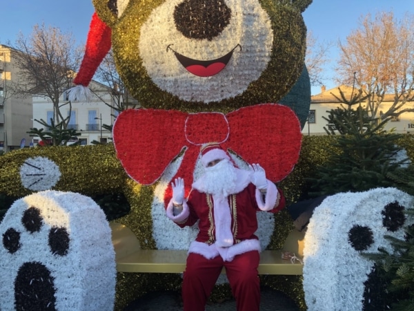 pere-noel-salon-provence-marche-photo