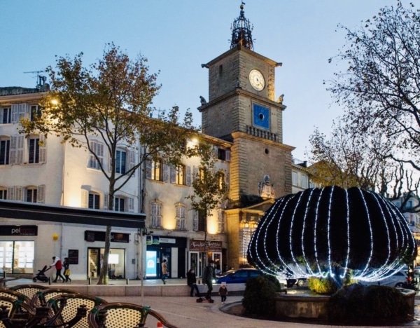 place-clocher-salon-provence-noel