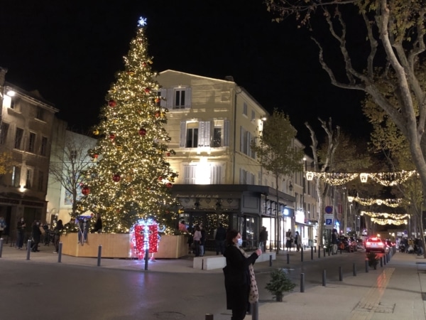 sapin-decoration-noel-salon-provence