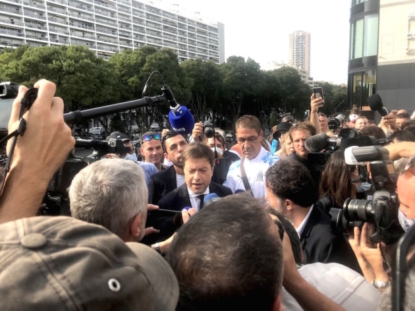 , En images : Les Marseillais clament leur amour &agrave; Bernard Tapie devant le V&eacute;lodrome, Made in Marseille