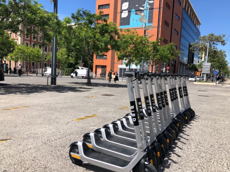 Trottinettes électriques : Bird, Lime et Voi sélectionnés pour un service 24h/24 à Marseille