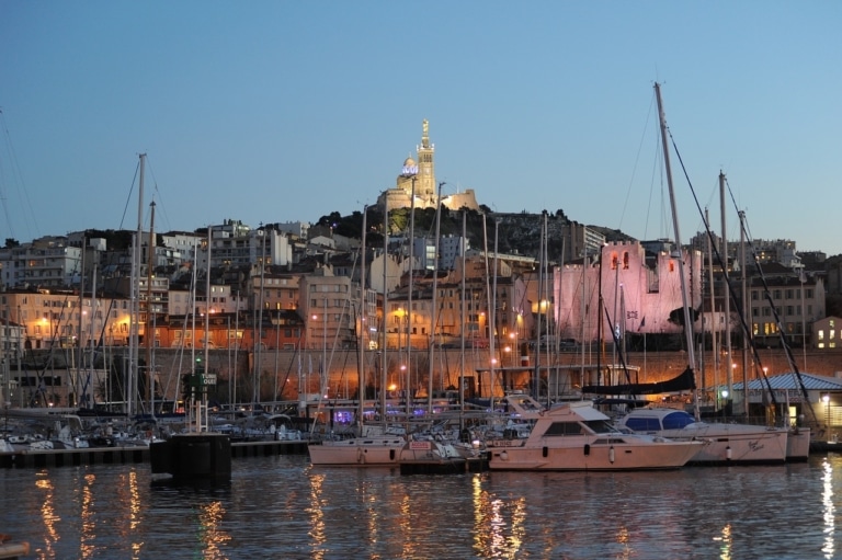 Dans la Métropole, le couvre-feu à 21h devrait se limiter à Aix et Marseille