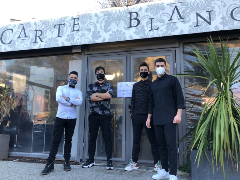 Un restaurant marseillais accueille un barbier suite à la fermeture des centres commerciaux