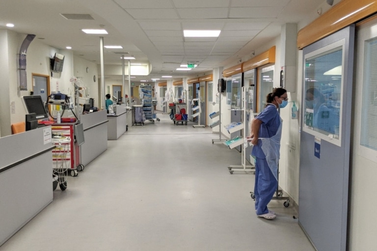 Covid : Les équipes des hôpitaux de Marseille entrevoient une lueur d’espoir