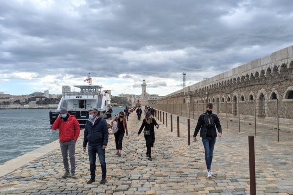 digue-large-promenade-public