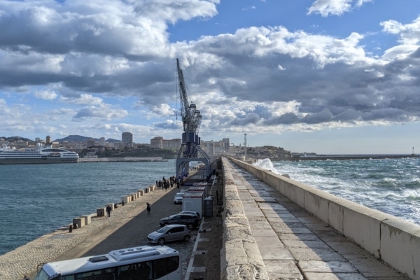 grue-digue-large-promenade-public-1