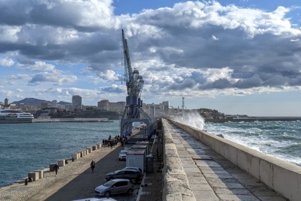 grue-digue-large-promenade-public