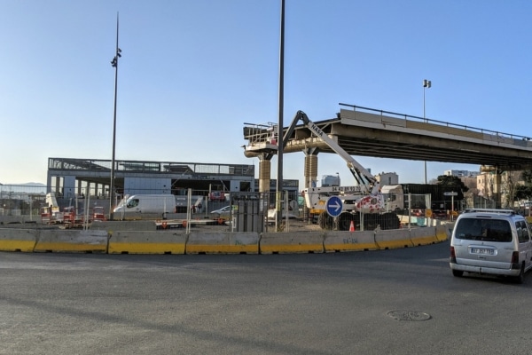 passerelle-geze-travaux-tractopelle