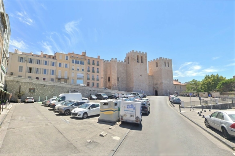 Au pied de l&rsquo;abbaye Saint-Victor, un marché mensuel s&rsquo;installe et le square rouvre