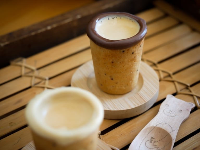 Une jeune Allaudienne crée Bajak, la tasse à café à croquer