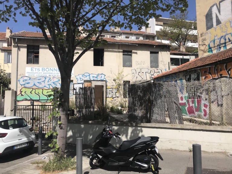 Douches publiques : un pôle hygiène pour les sans-abri en 2023 à Marseille