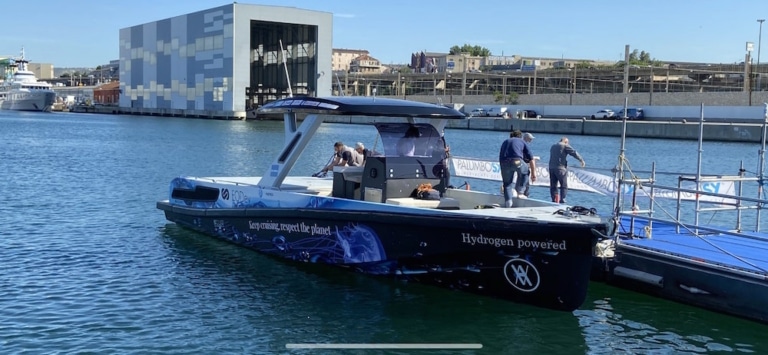 Vidéo : The New Era, le premier bateau de plaisance au monde qui navigue à l’hydrogène