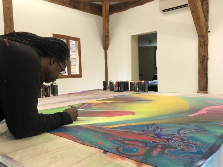 Vidéo – Au château de Forbin, l&rsquo;artiste Kool Koor offre un aperçu d&rsquo;une série d&rsquo;œuvres inédites