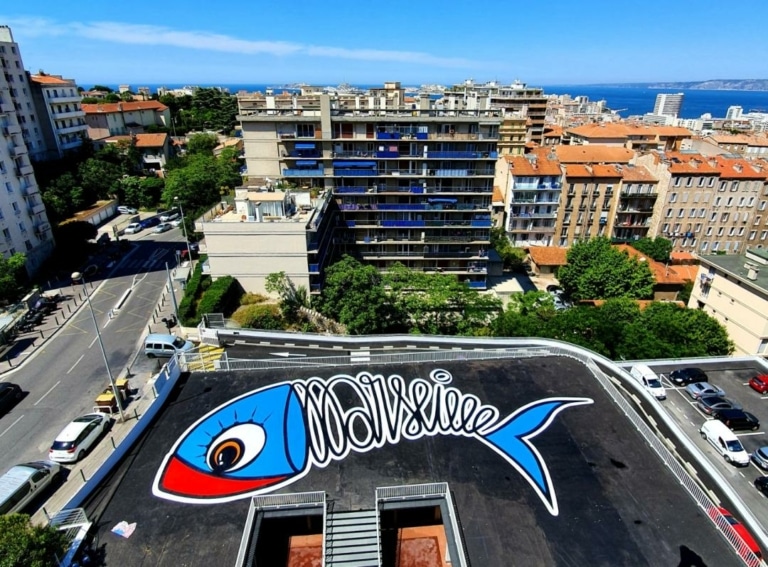 Une fresque de 32 m de la Sardine de Marseille au pied de Notre-Dame de la Garde