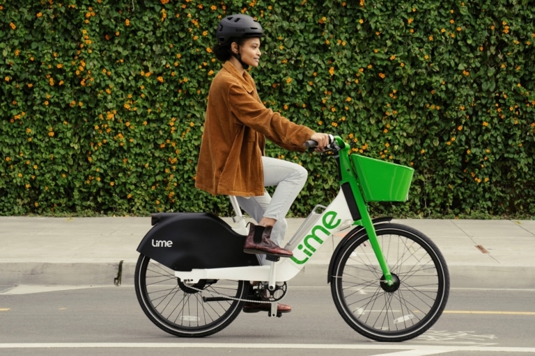 Lime retenu pour déployer 1000 vélos électriques en libre-service à Marseille