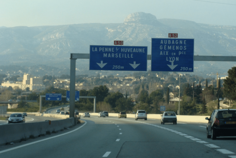 L&rsquo;A50 fermée dans le sens Aubagne-Marseille en raison d&rsquo;un incendie