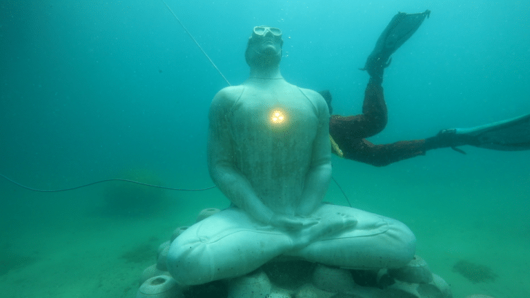 Vidéo – Une statue connectée débarque au Musée subaquatique de Marseille