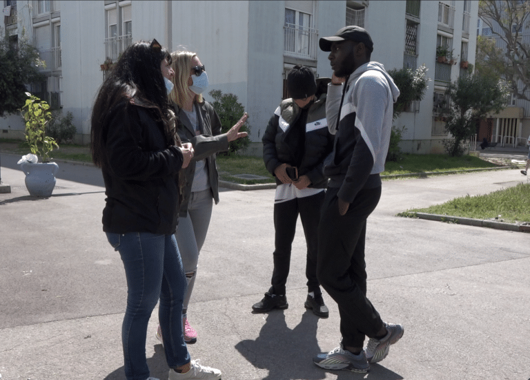 Des éducateurs spécialisés dans les rues pour repérer et mobiliser les jeunes « invisibles »