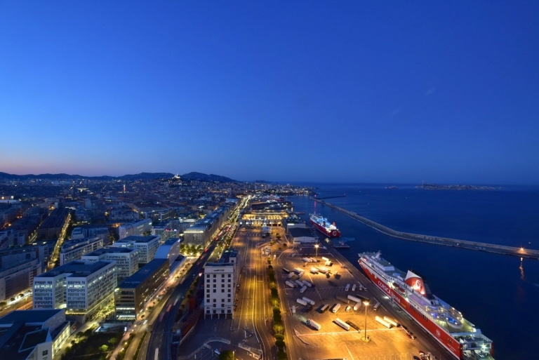 Un restaurant éphémère s&rsquo;installe pour un diner étoilé au sommet de la tour La Marseillaise