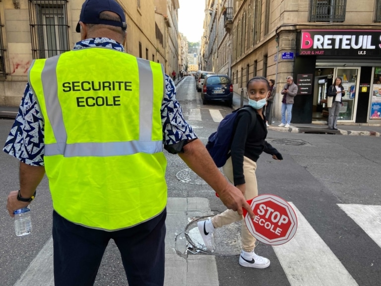 Marseille lance son dispositif « petits piétons » pour sécuriser les abords des écoles