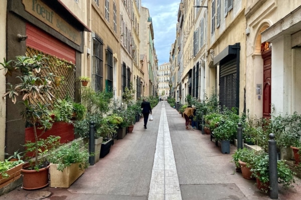 , La rue d&rsquo;Aubagne, nervure centrale de la v&eacute;g&eacute;talisation de Noailles, Made in Marseille