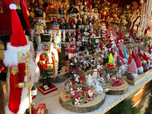 , Les chalets en bois de retour sur le Vieux-Port de Marseille pour le march&eacute; de No&euml;l, Made in Marseille