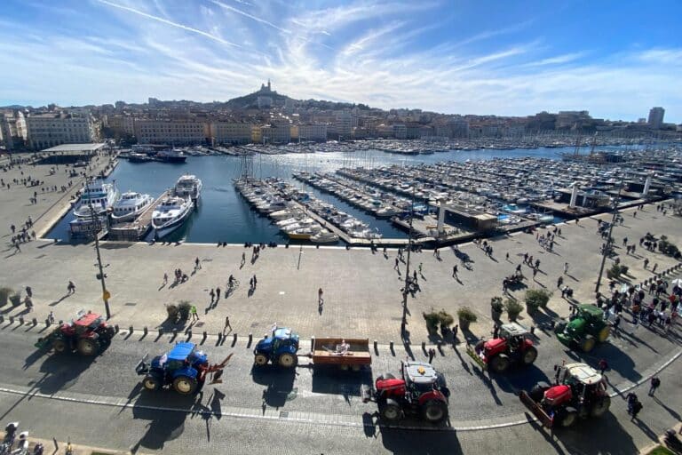 Agriculteurs en colère sur le Vieux-Port de Marseille
