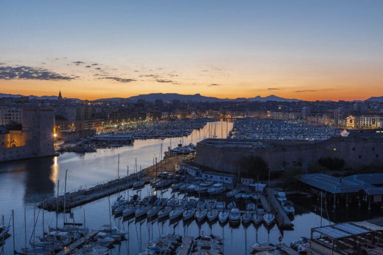 Gastronomie, art et solidarité : le Sofitel Marseille Vieux-Port fête ses 50 ans