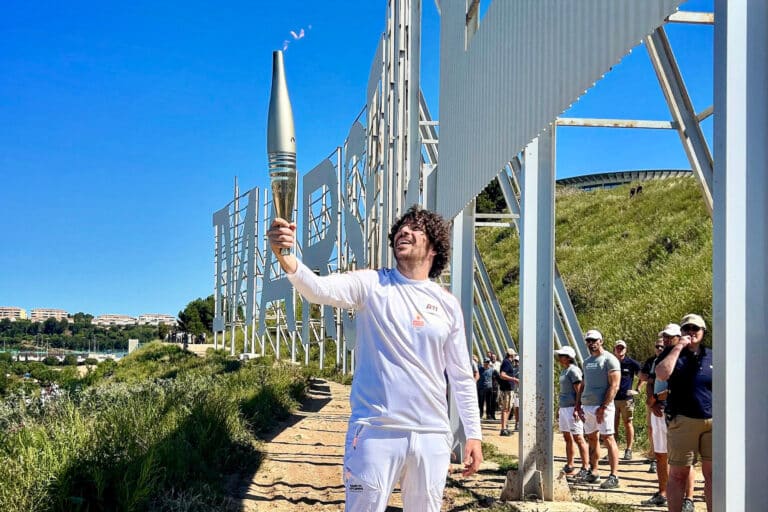 Revivez l&rsquo;incroyable relais de la flamme olympique à travers Marseille