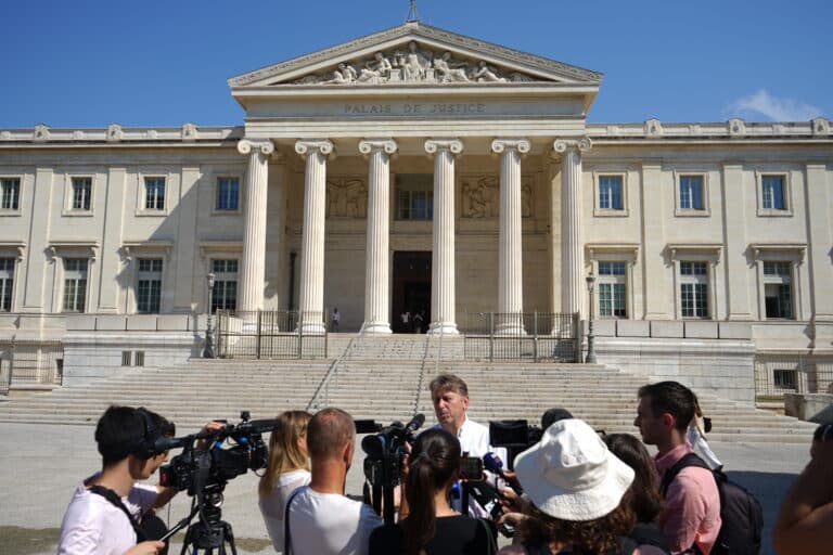 4 propriétaires assignés en justice Marseille lutte contre Airbnb