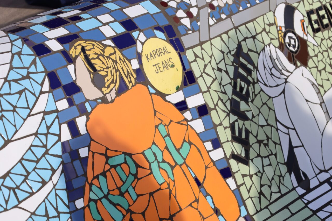 mosa&iuml;ques, Une nouvelle fresque de mosa&iuml;ques vient recouvrir le banc de la Corniche, Made in Marseille