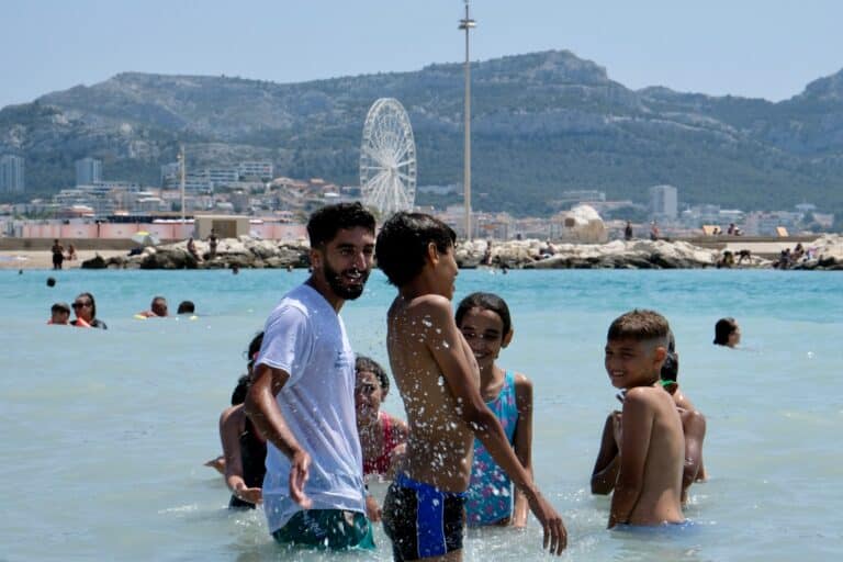 Vidéo | Marseille déploie cet été des bassins pour apprendre gratuitement à nager