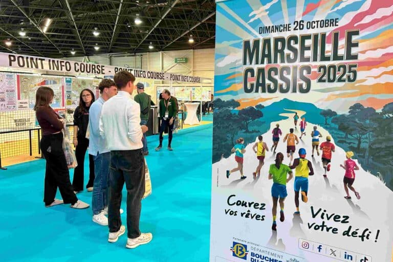 Un stand dédié au bien-être des coureurs sur le village d’accueil du Marseille-Cassis