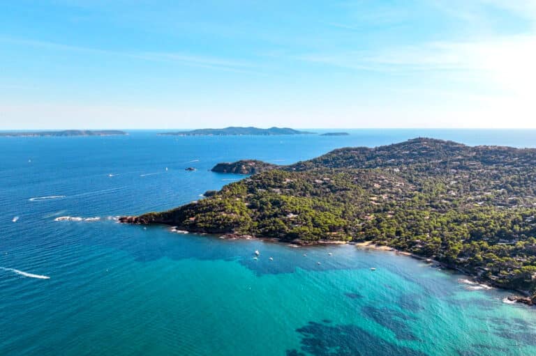 Bormes-les-Mimosas entre dans le club très prisé des plus belles baies du monde