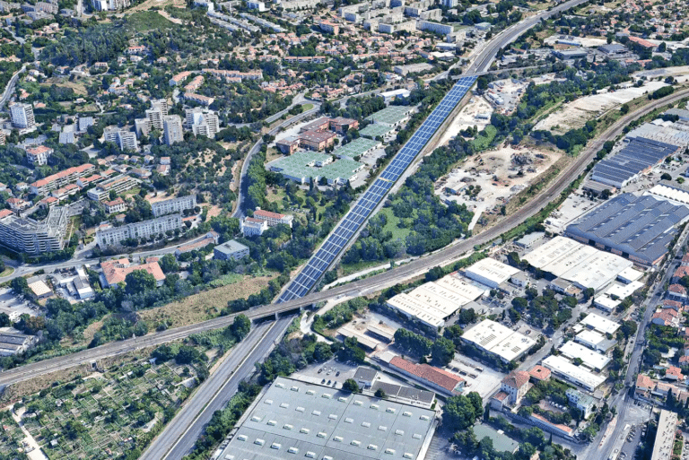 Feu vert pour le projet de panneaux photovoltaïques sur les autoroutes marseillaises