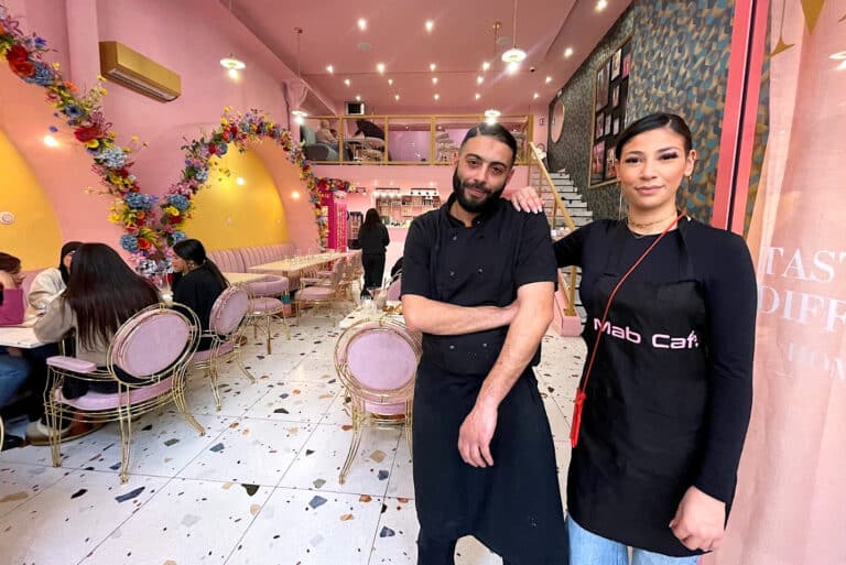 Vidéo | Ouvrez les portes du MAB Café, le restaurant le plus rose de Marseille