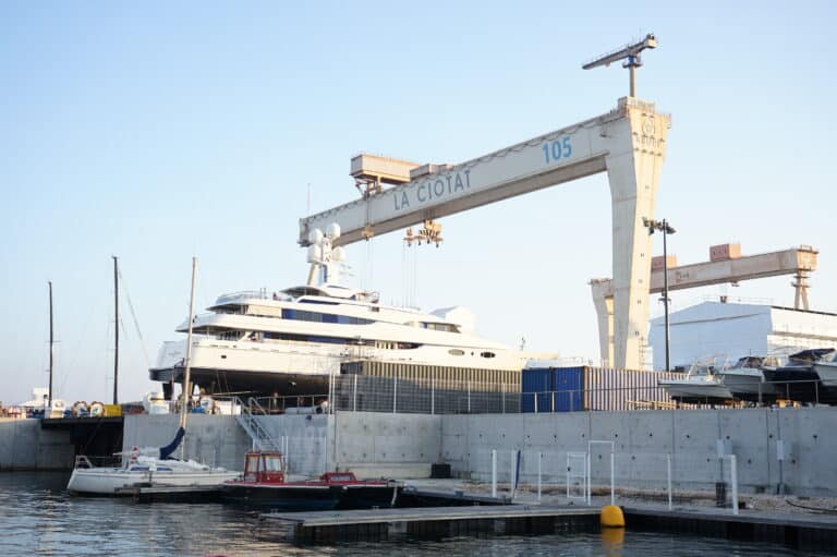 À La Ciotat, dans les coulisses du leader européen de la réparation des méga-yachts
