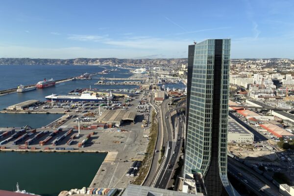 Docks_Marseille_hauteur_tour
