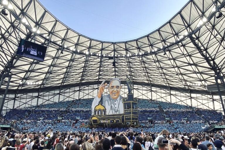En images | La messe du Pape François au stade Vélodrome