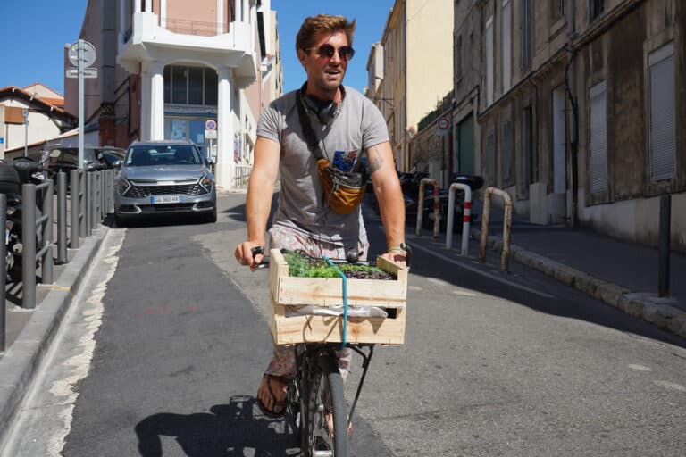 Une ferme urbaine cachée à la Joliette cultive des plantes pour les restaurants marseillais