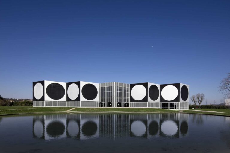 Pour ses 50 ans, la Fondation Vasarely replonge dans son incroyable projet architectural