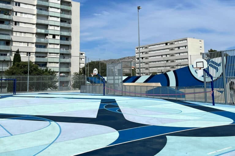 Un complexe sportif transformé en oeuvre d&rsquo;art dans les quartiers Sud