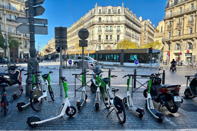 La Ville de Marseille va supprimer 1 500 trottinettes électriques en libre-service