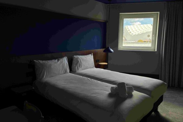 Greet_hotel_chambre_vue_velodrome_parc_chanot