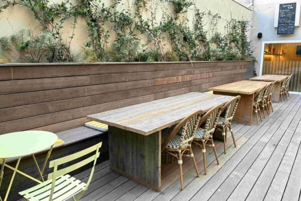 Greet_hotel_terrasse_meubles_bois