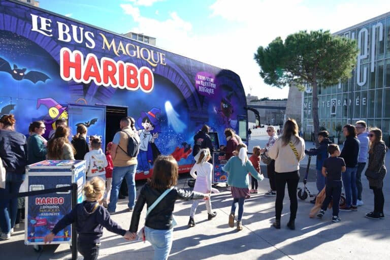 À Marseille, la fabrication des bonbons Haribo tourne à plein régime pour Halloween