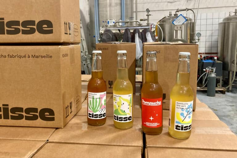 À Marseille, le Kombucha local Tisse grandit en coopérative avec la Brasserie de la Plaine