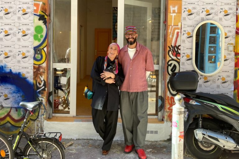 Elvira et Jawad devant Lalacafé