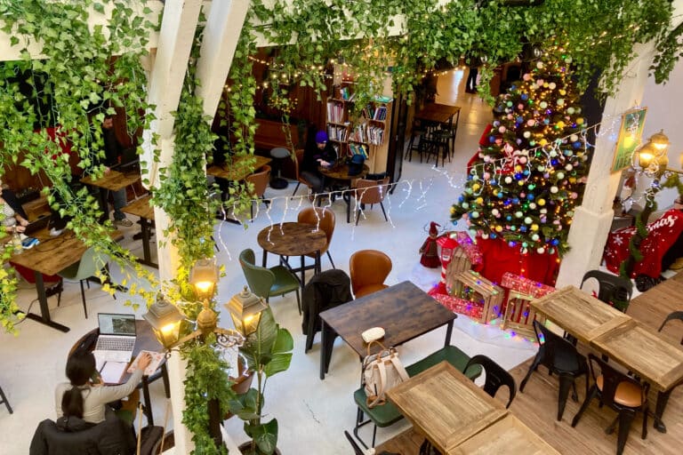 Bureaux, studio, atelier… un coworking XXL à prix libre au centre d&rsquo;Aix