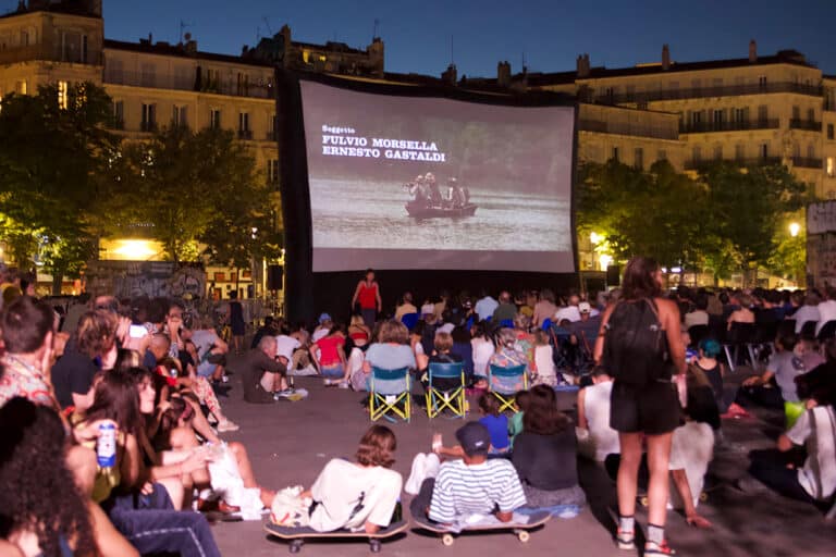 Des séances de cinéma en plein air à Marseille dans des lieux atypiques